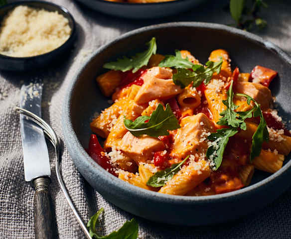Lachs-Pasta mit Spitzpaprika