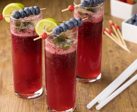 Frozen Mojito analcolico ai frutti rossi Frozen Mojito analcolico ai frutti rossi