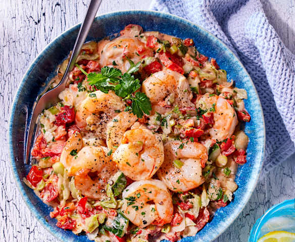 Salat mit gebratenen Garnelen