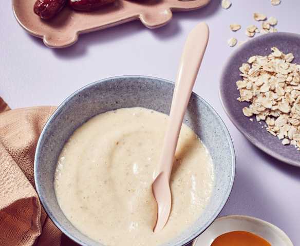 Haferflocken-Milchbrei mit Datteln