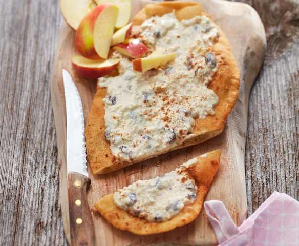 Langos mit Äpfeln und Zimt