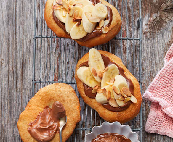 Mini-Langos mit Nougat-Creme und Banane