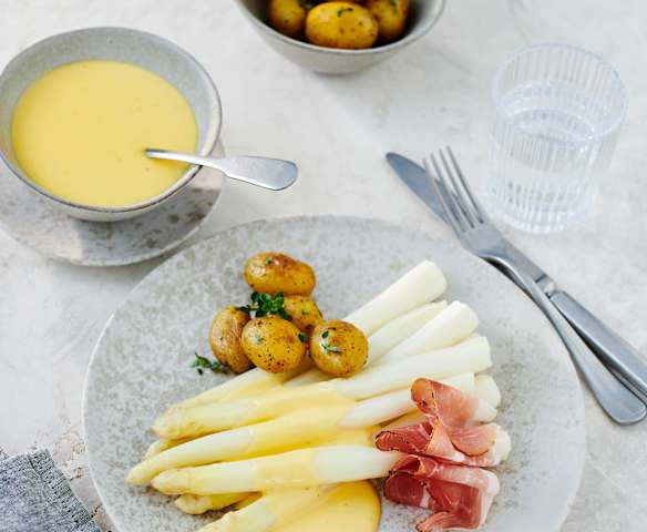 Asparagi e patate con salsa olandese