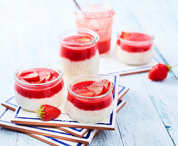 Reispudding mit Rosenwasser und Erdbeermus (Rizogalo)