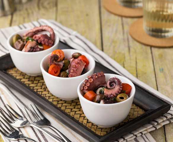 Bicchierini di polpo e pomodorini