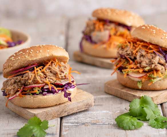 Wolno gotowana w coli szarpana wieprzowina (z osłoną noża miksującego)