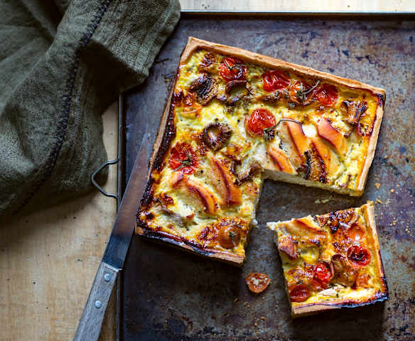 Tarte aux champignons, poulet et tomates