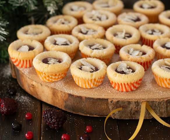 Ταρτάκια αμυγδάλου με γέμιση σμέουρου