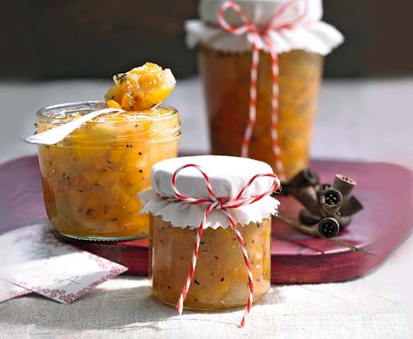 Kaki-Orangen-Konfitüre mit Ingwer