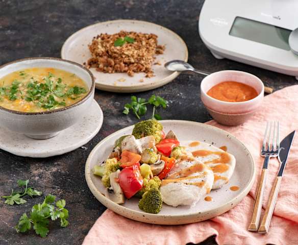 Krupnik i danie z indykiem na Varomie; Jabłka pod kruszonką