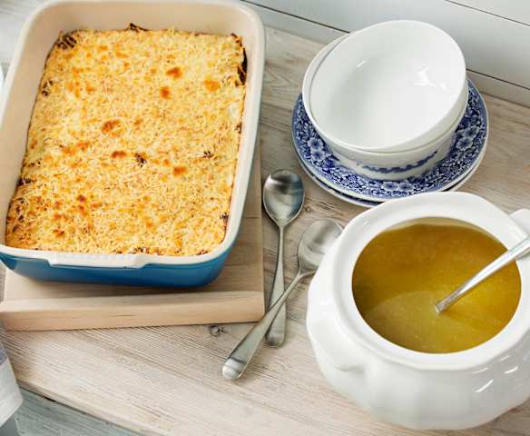 Menú: Sopa de fideos. Canelones de carne. Menú: Sopa de fideos. Canelones de carne.
