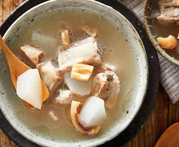 肋排干贝萝卜汤