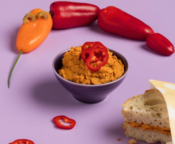 Orangeroter Aivar-Hummus