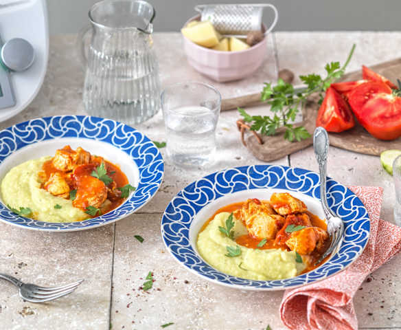 Poulet à la sauce tomate, purée pomme de terre et courgette