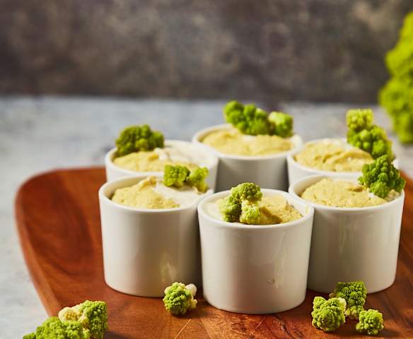 Mini soufflé al broccolo romanesco con fonduta al caprino