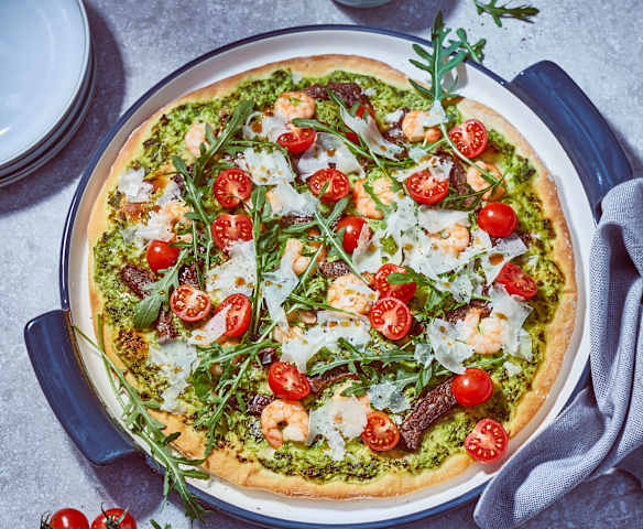 Surf & Turf Pizza mit Rucolacreme