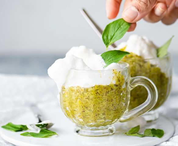 Cappuccino glacé aux kiwis et basilic