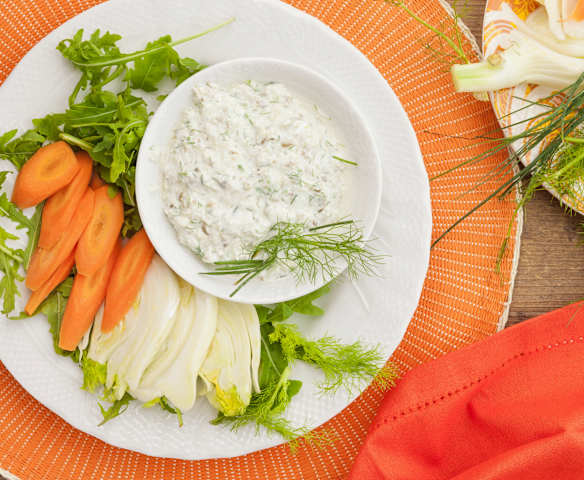 Cruditè di verdure con salsa alla panna acida