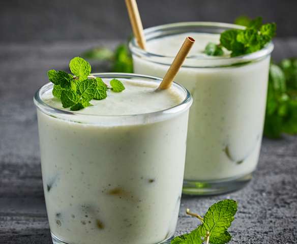 Lassi de hierbabuena y cardamomo