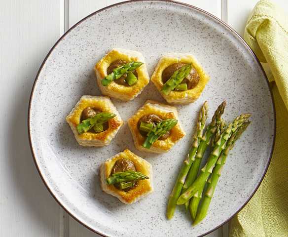 Vol-au-vent con crema di lenticchie e asparagi Vol-au-vent con crema di lenticchie e asparagi