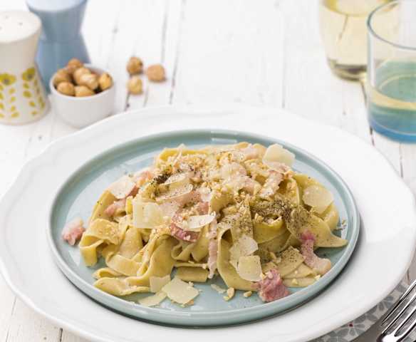 Tagliatelle di nocciole con sugo al guanciale