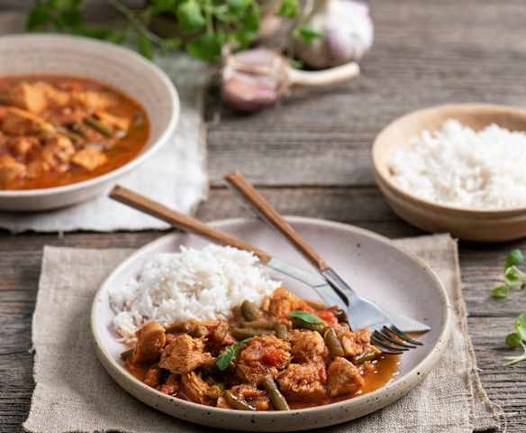 Pomidorowy gulasz z kurczaka z fasolką szparagową