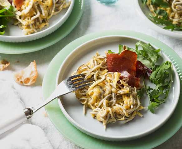 Revuelto de angulas de surimi con jamón