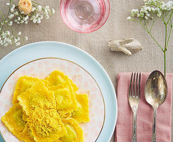 Ravioli di ricotta e asparagi con riccioli di tuorlo (senza glutine)