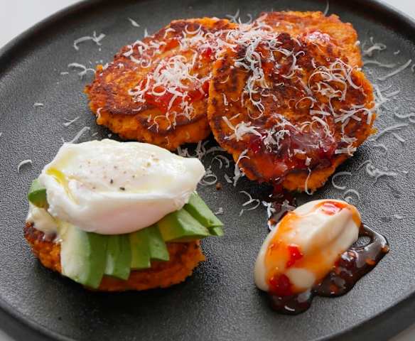 Kumara fritters with sour cream and chilli sauce