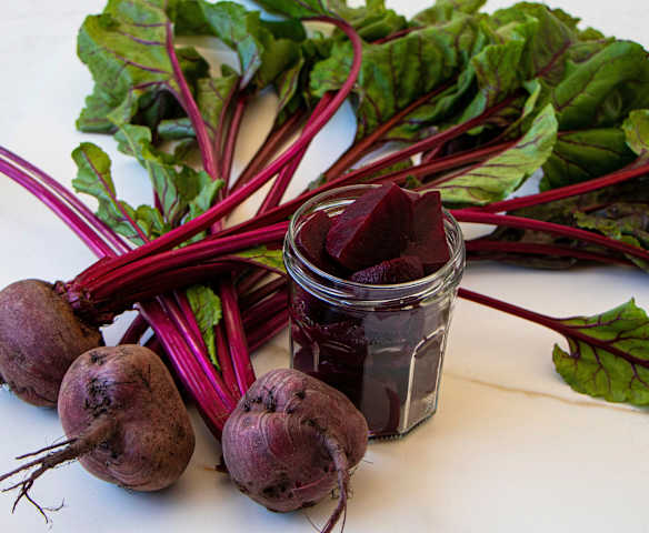 Cooking beetroot and corn