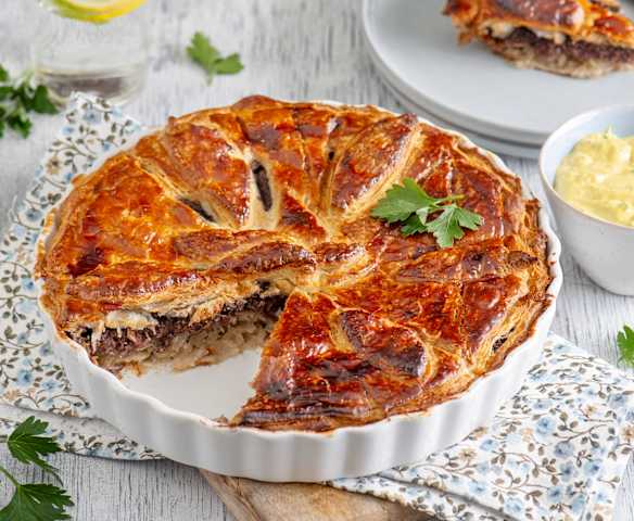 Tarta z kiszoną kapustą i kaszanką, dip majonezowo-musztardowy