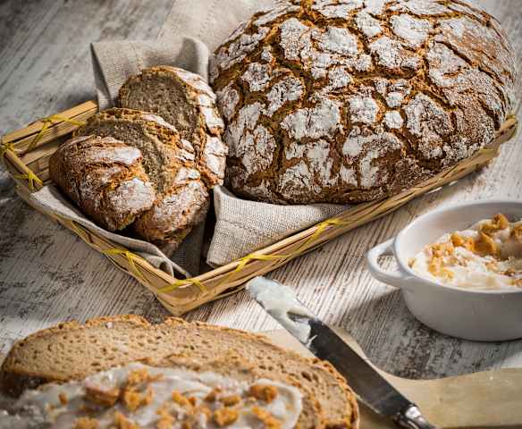 Roggen-Schmalz-Brot Roggen-Schmalz-Brot