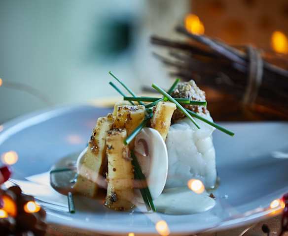 Recette du chef Eric Guérin : Lotte champignons noisettes, panais, jus de champignon sarrasin et condiment ail
