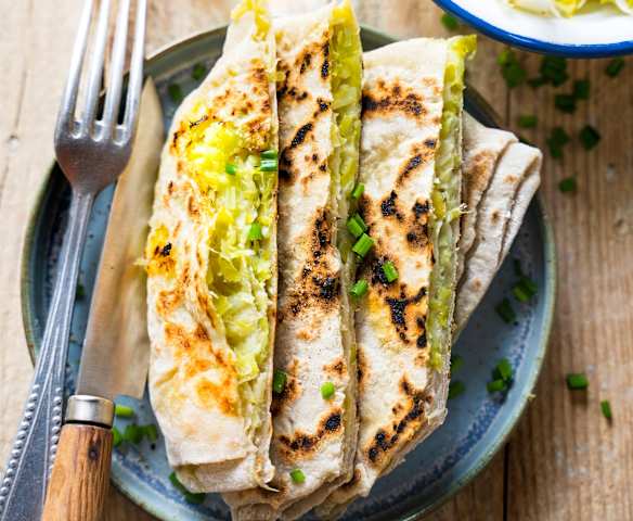 Petites crêpes aux poireaux et salade d’endives