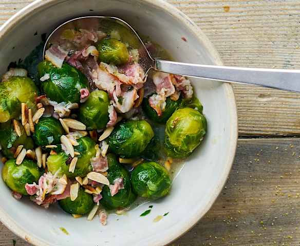 Cavoletti di Bruxelles con pancetta e mandorle