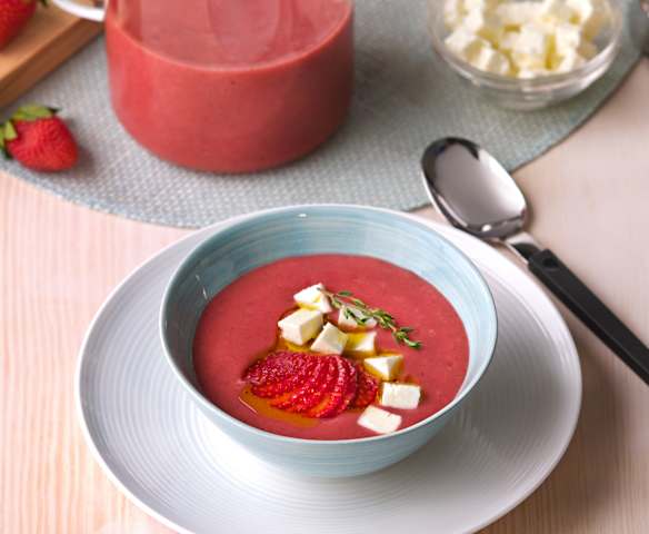 Gazpacho de fresas con queso feta Gazpacho de fresas con queso feta
