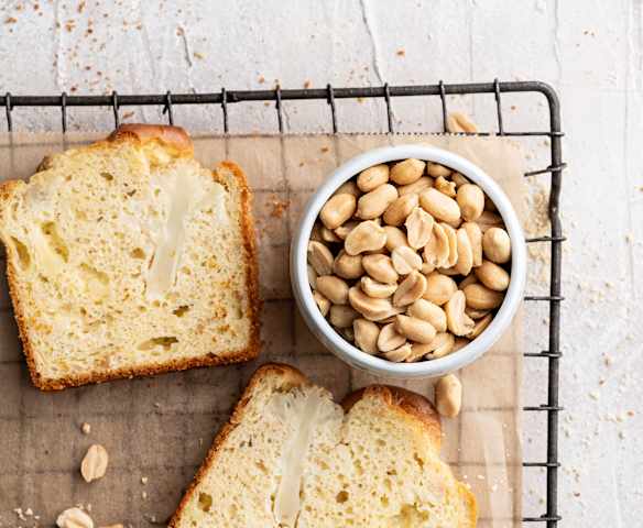 Plumcake salato con cavolfiore e arachidi