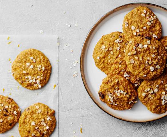 Bolachas de cenoura, laranja e aveia Bolachas de cenoura, laranja e aveia