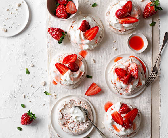 Angel food pavlovas