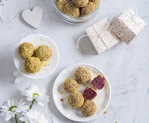 Kulki owsiane z burakiem i borówkami