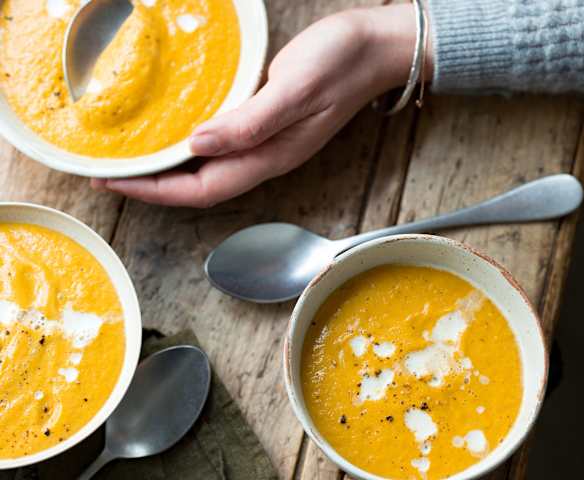 Soupe de légumes d'hiver au lait d'amande