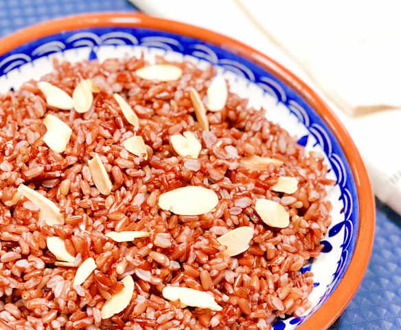 Arroz vermelho com amêndoas