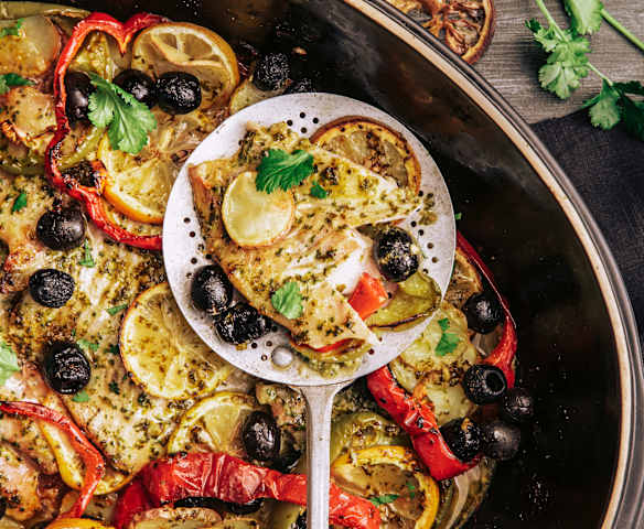 Tajine de poisson au four à la marocaine et couscous aux dattes Tajine de poisson au four à la marocaine et couscous aux dattes
