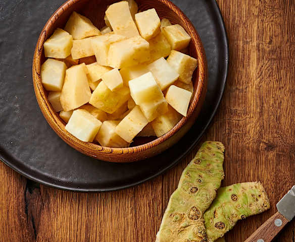 Apio nabo al vapor (200-450 g) en cestillo