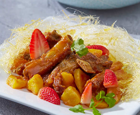 Iga Babi dengan Nanas (Pineapple Pork Ribs)