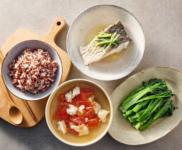 午餐(清蒸皖鱼、盐水菜心、番茄豆腐汤、杂粮饭) 午餐(清蒸皖鱼、盐水菜心、番茄豆腐汤、杂粮饭)