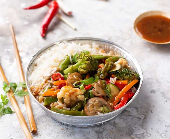 Menestra thai con salsa de ostras y arroz jazmín Menestra thai con salsa de ostras y arroz jazmín