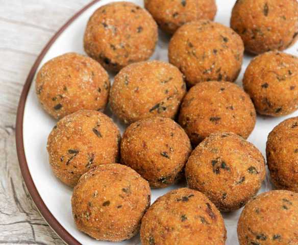 Bolinho de frango com mandioquinha