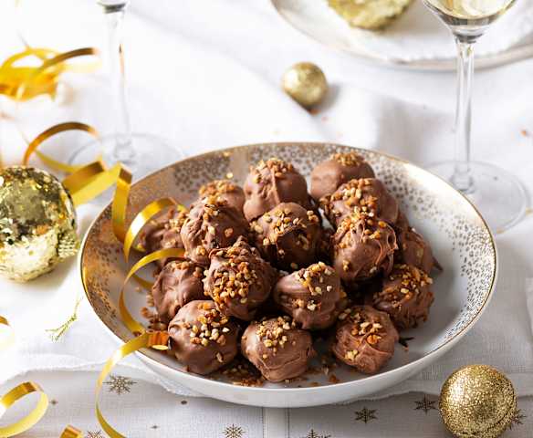 Bombones de mazapán de avellana y naranja