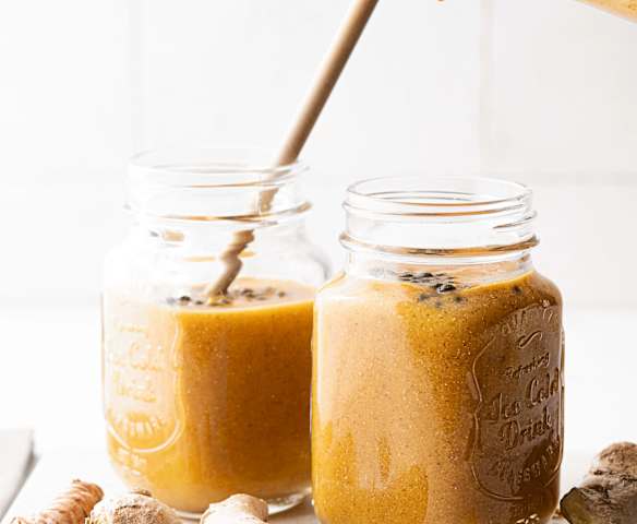 Smoothie papaya, curcuma, zenzero e chia